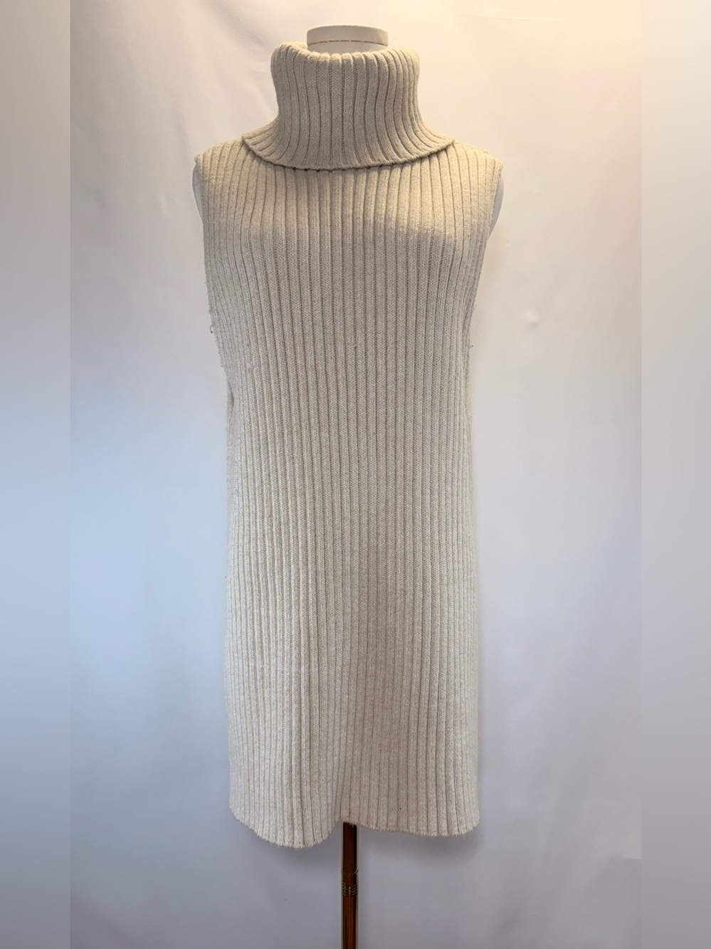 GU Japan Cream Ribbed Turtleneck Sweater Vest Size S